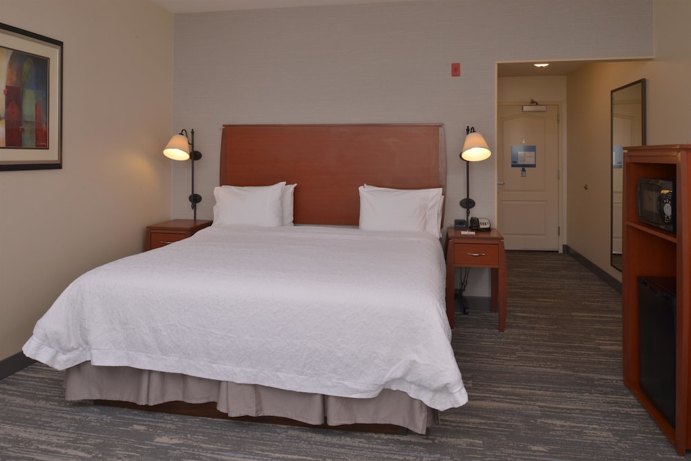 Hampton Inn & Suites Bakersfield North-Airport 20/62