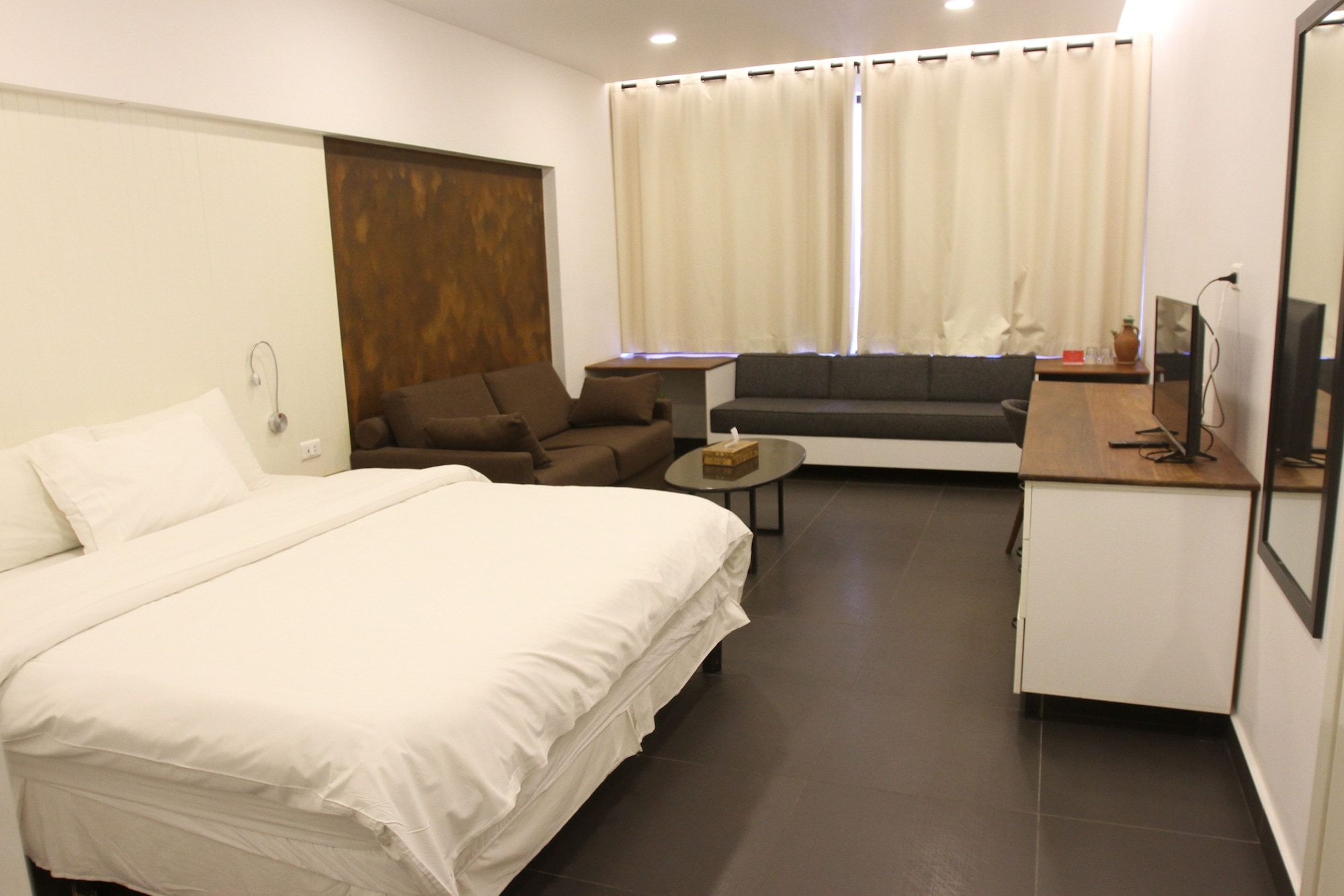 Room at Hamra Urban Gardens, BEIRUT