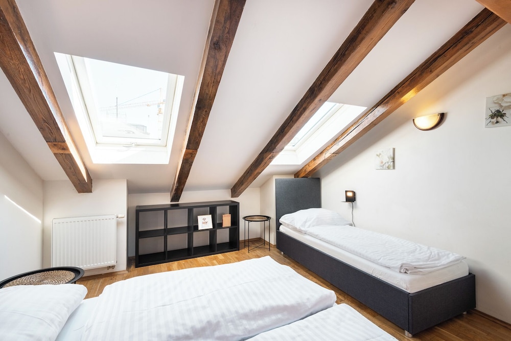 2 Bedrooms, Signature, Loft, Apartment, 5 Beds, City View, Sofa