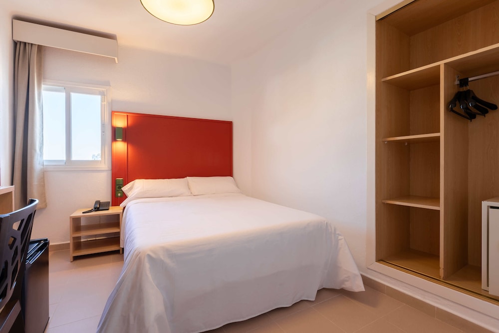 The Red Hotel - Adults Only 24/50