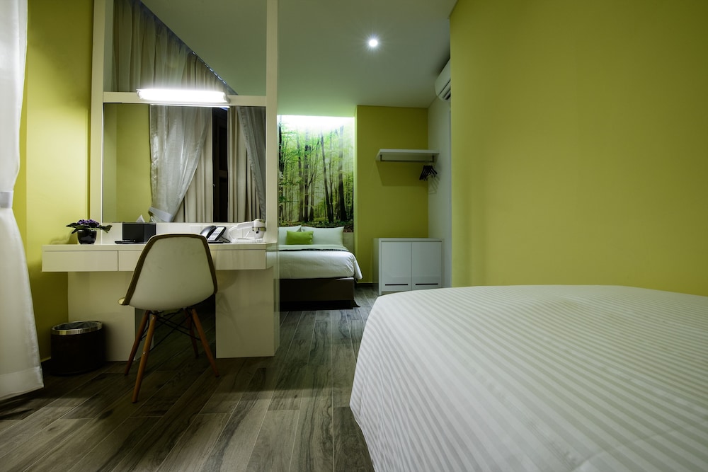 J8 Hotel 14/65