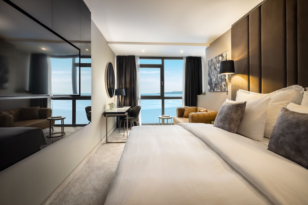 PREMIUM, DOUBLE OR TWIN BED, SEA VIEW