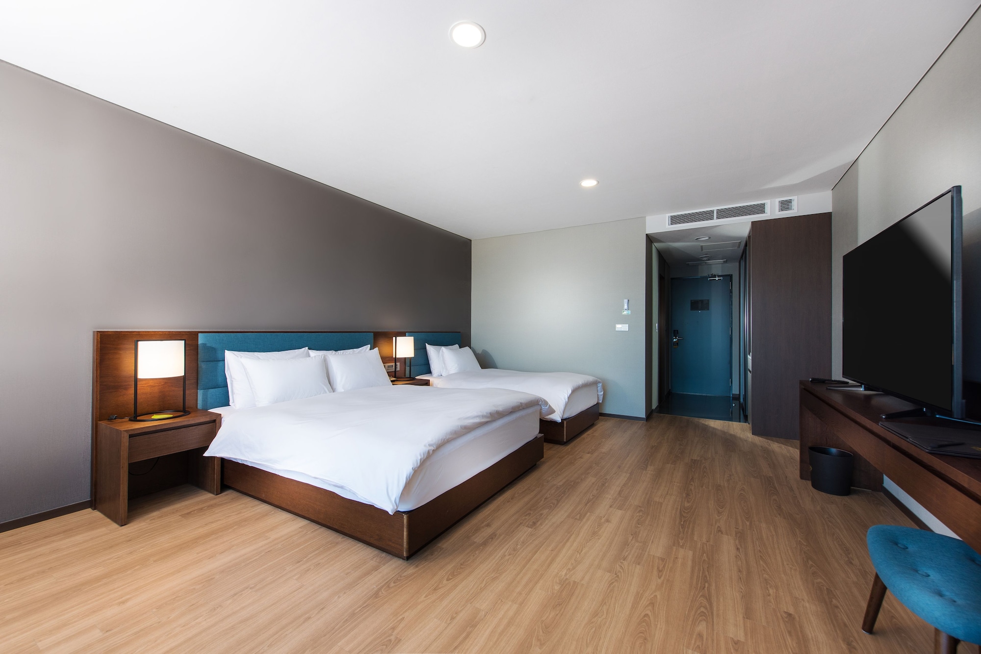 DELUXE, TWIN BEDS