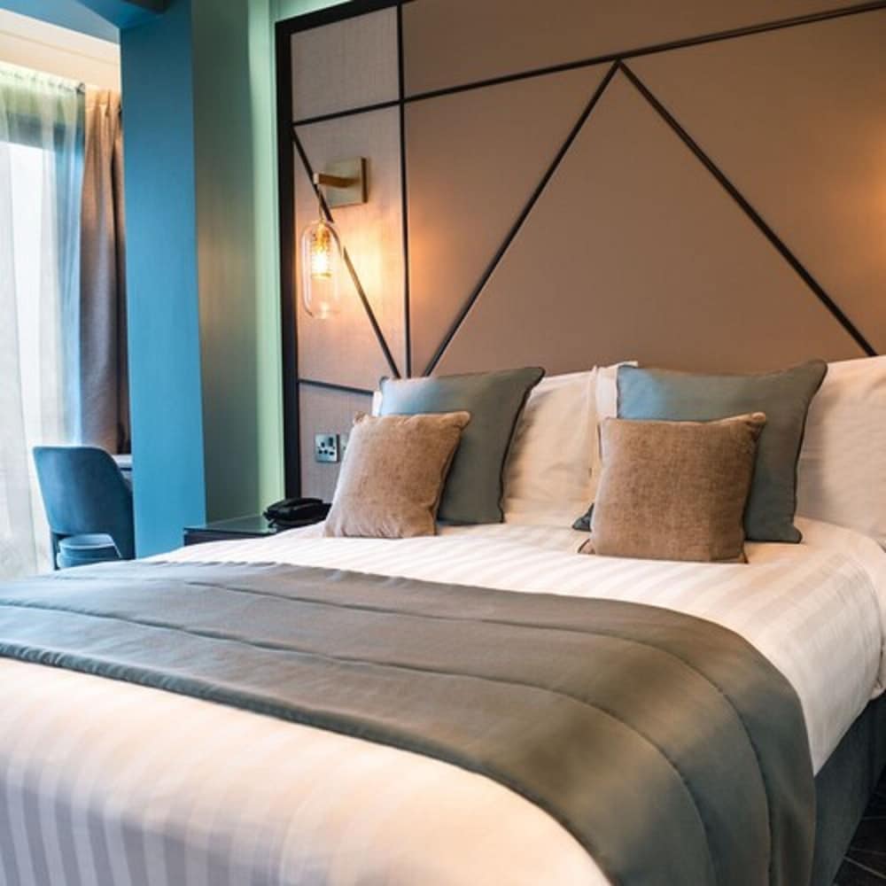 Seven Hotel 27/57