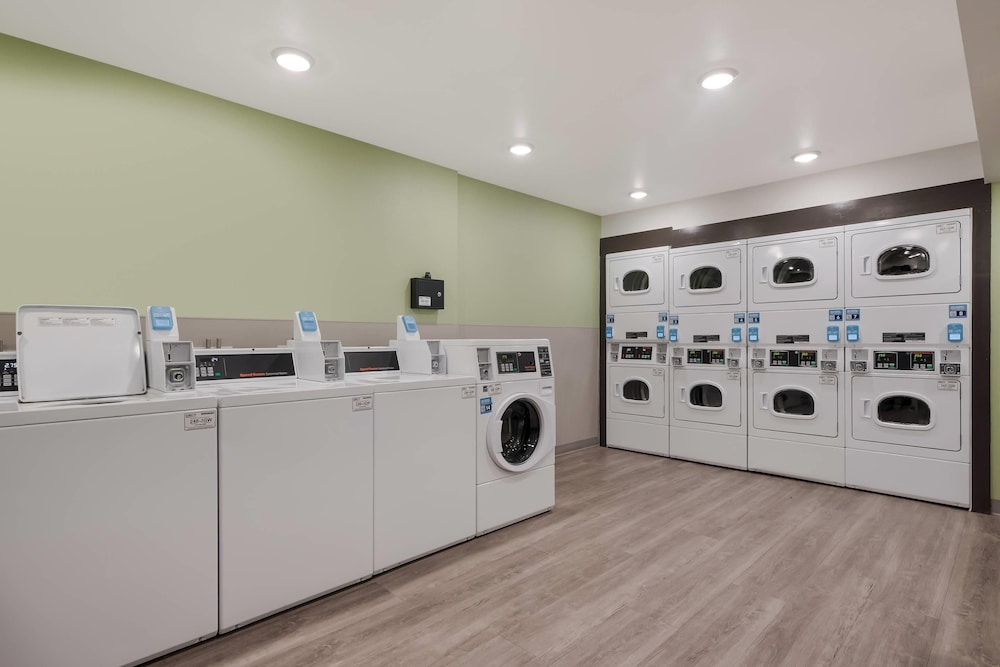 WoodSpring Suites Phoenix-Deer Valley 5/25