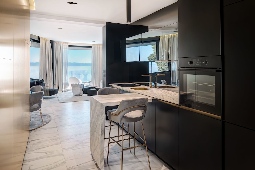 All Suites Hotel Posh 42/65