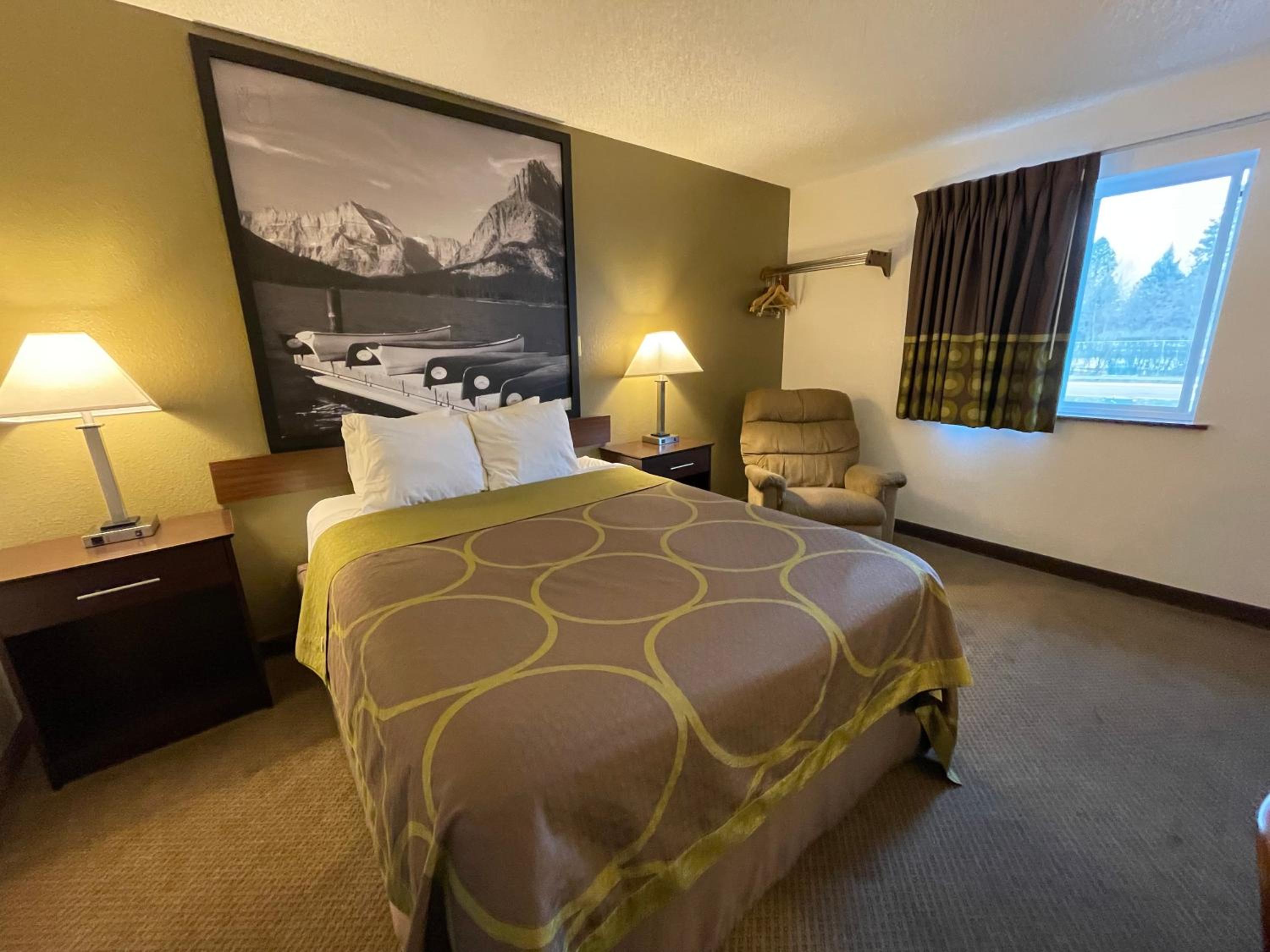 غرفة بسرير كوين، Studio 1 Hotel and Extended Stay Missoula 5/10