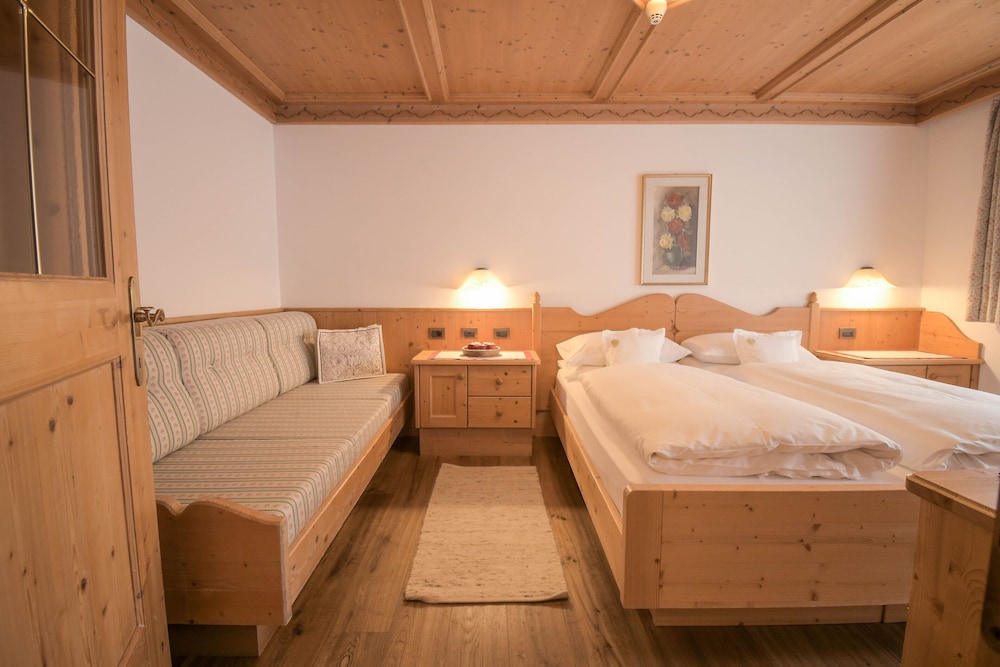 Hotel Tyrol 30/66