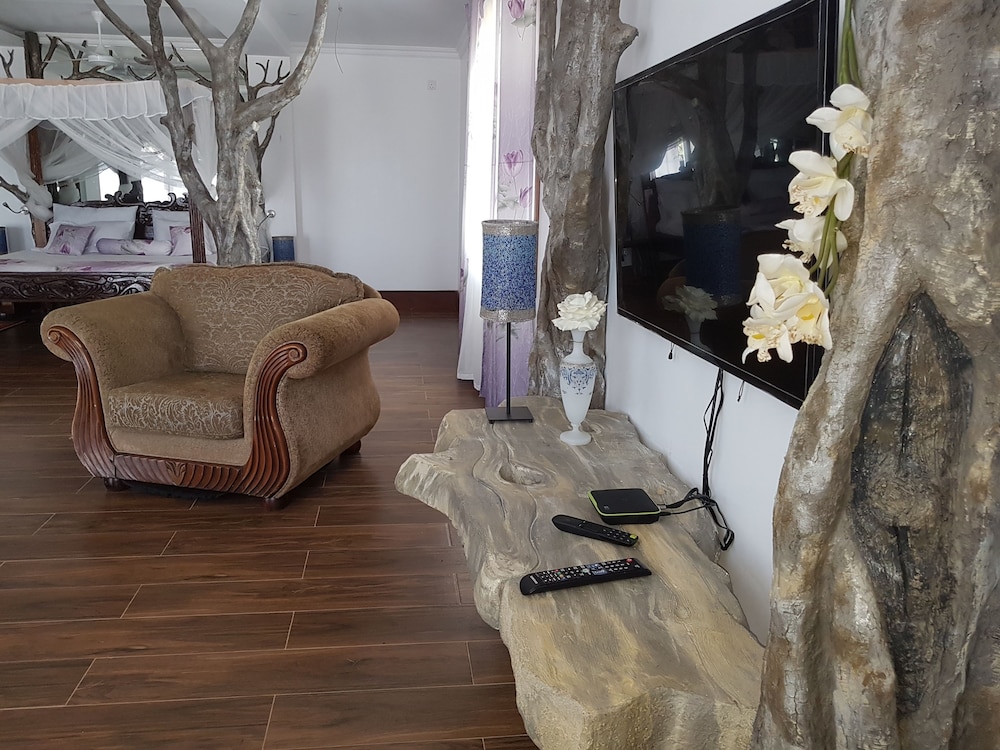 Queens Chateau Boutique Villa 26/50