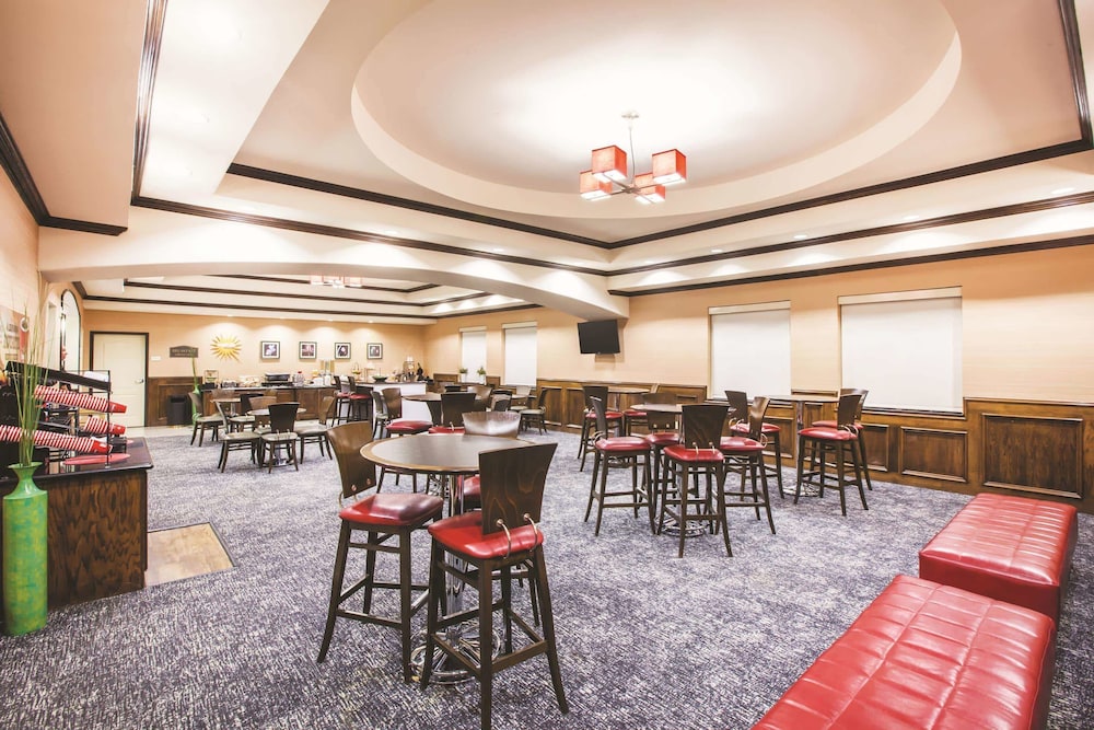 La Quinta Inn & Suites by Wyndham Allen at The Village 22/32
