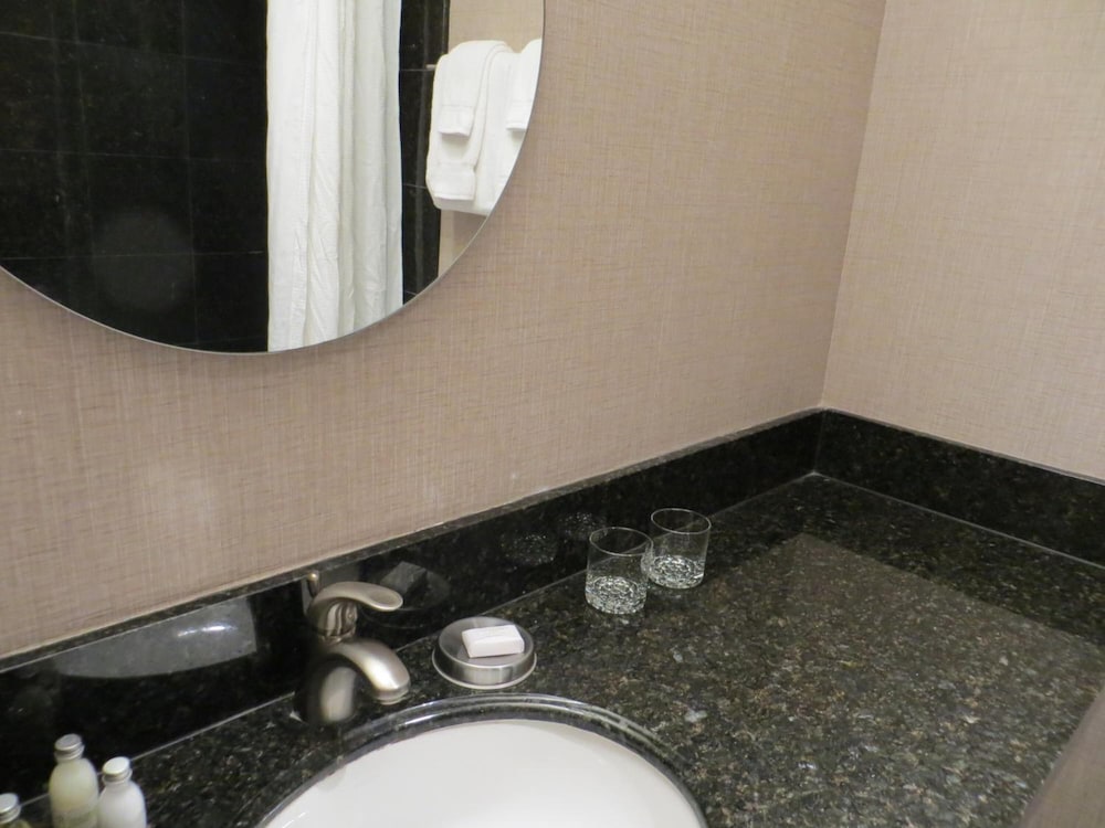 7 Springs Inn Suites 27/60