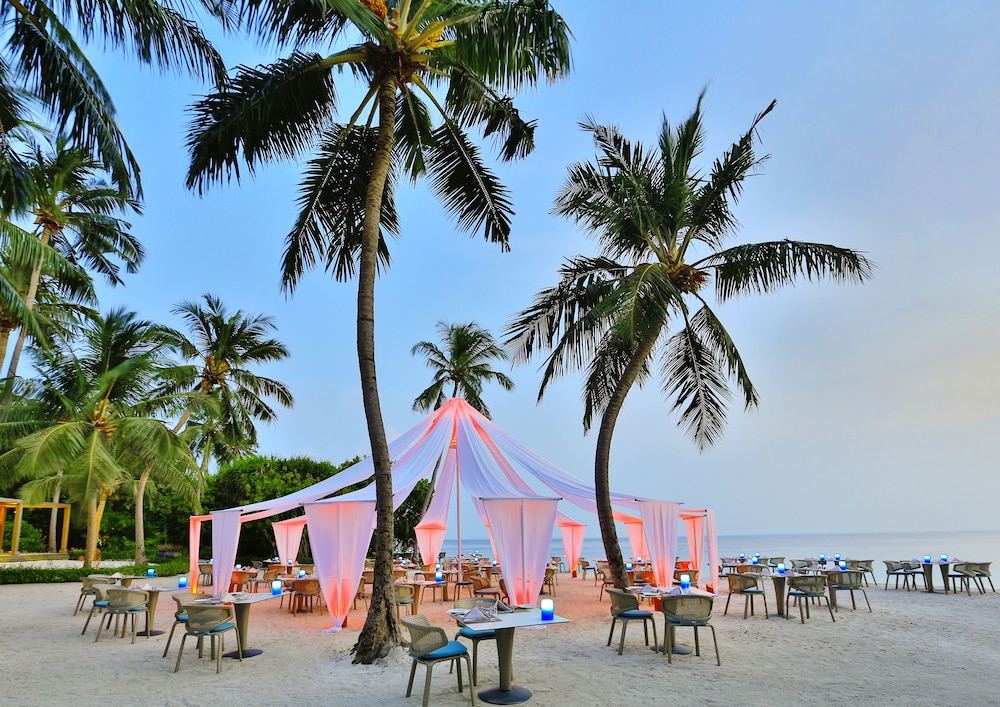 Dusit Thani Maldives 60/66