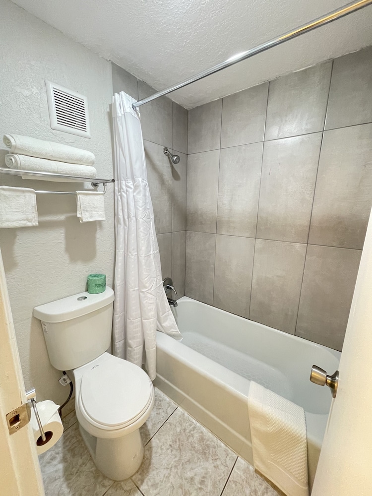 DEVELOPER INN ORLANDO NORTH, A BAYMONT BY WYNDHAM detail