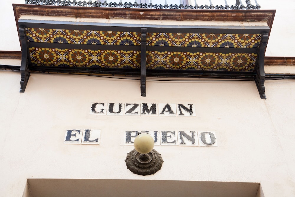 Q&Q Cathedral Suites Sevilla 10/50