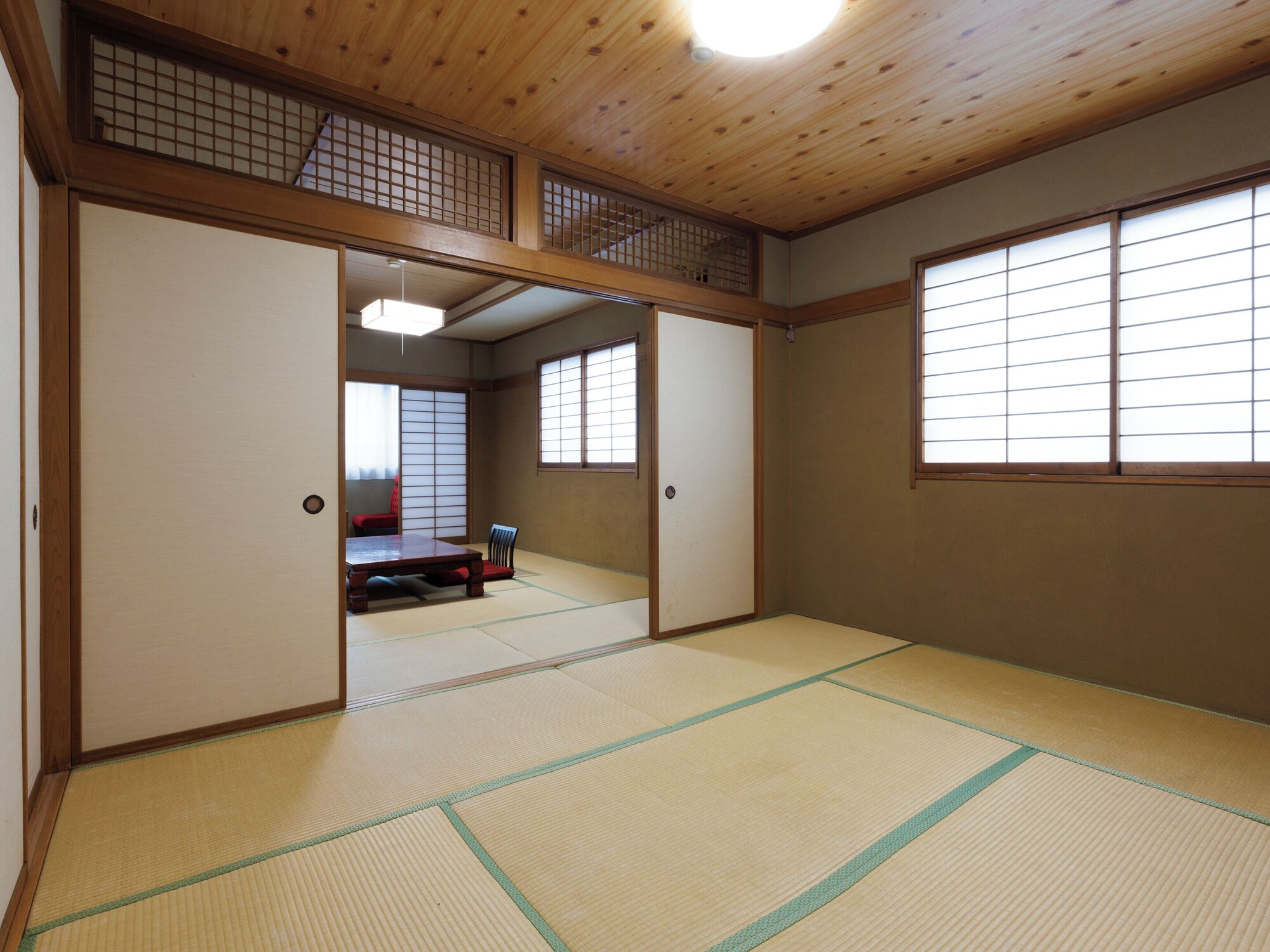 Style, 2 Rooms, 6 Futon Beds
