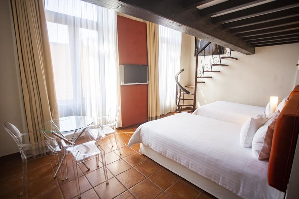 Herencia Hotel By Hosting House 6/50