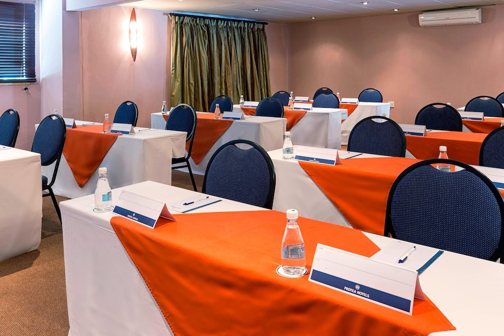 Protea Hotel By Marriott Zambezi River Lodge 15/22