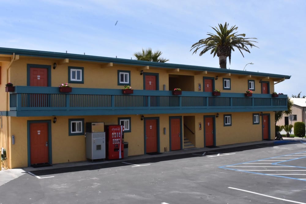 Seaside Inn 3/50