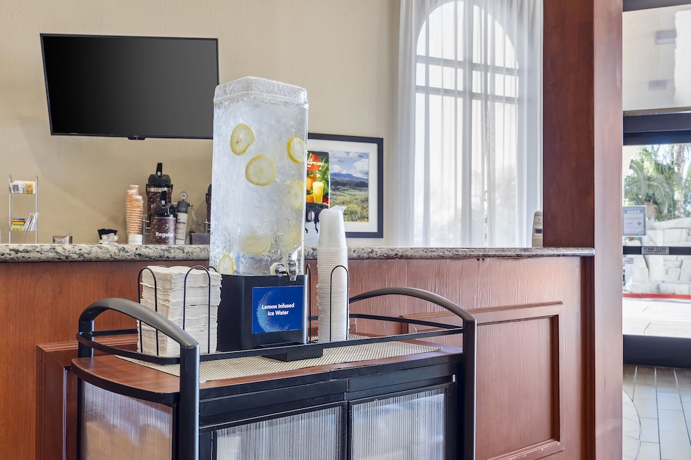 Comfort Inn & Suites Rocklin - Roseville 51/55