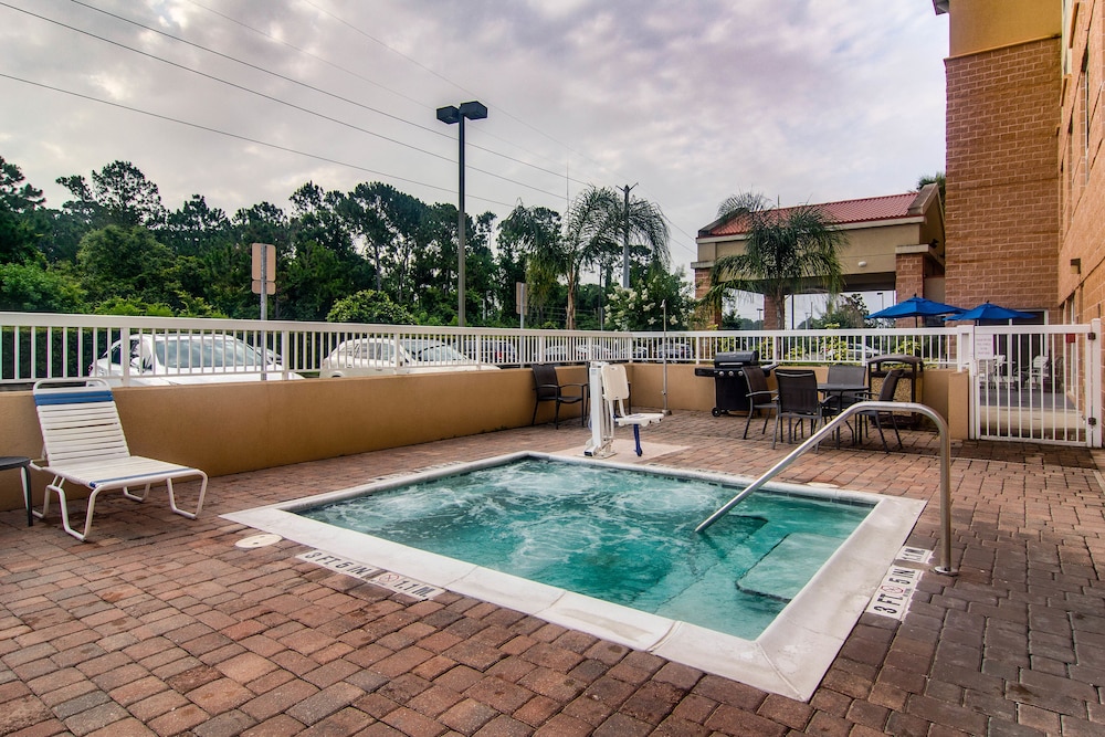 Fairfield Inn & Suites 1/32