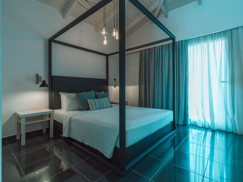 WHITE, DOUBLE BED