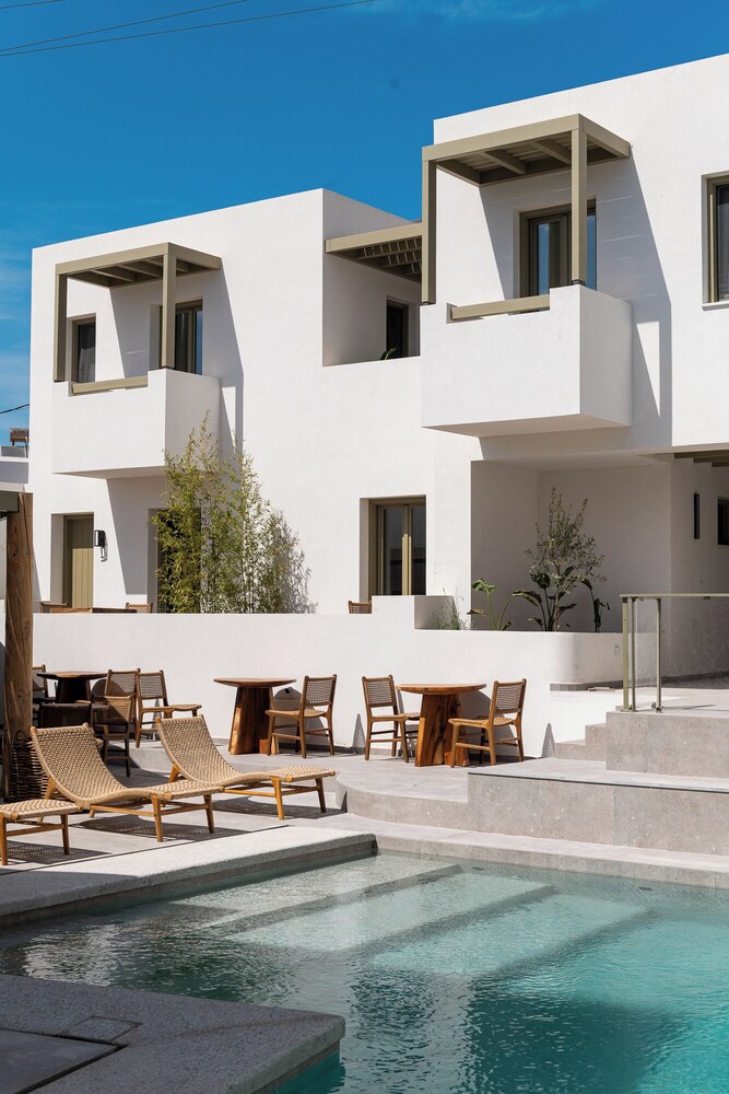 Mazee New Age Hotel 54/57