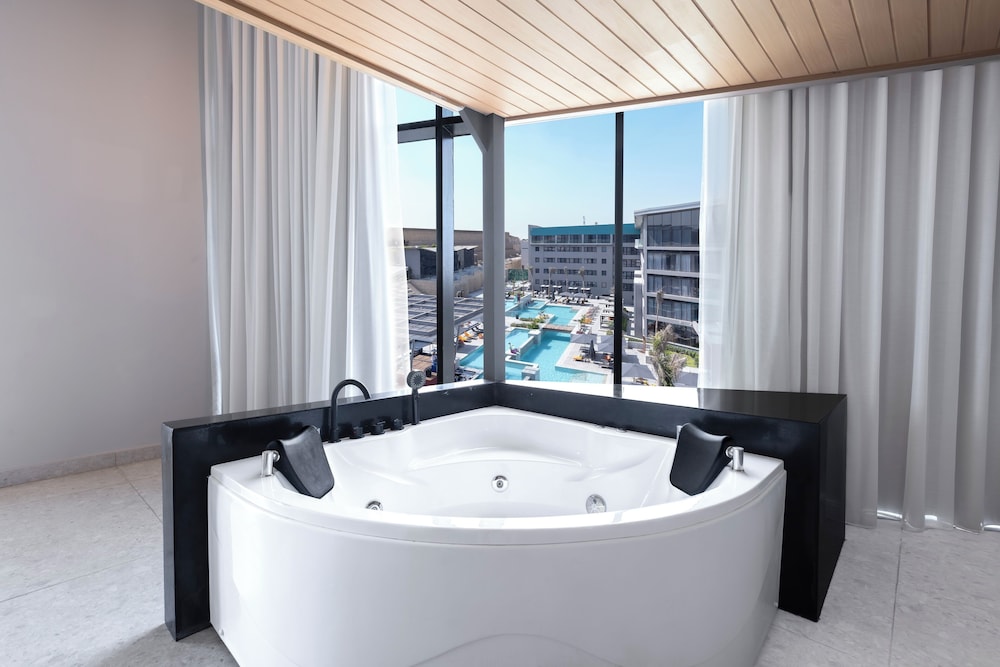 Hyatt Centric Cairo West 50/50