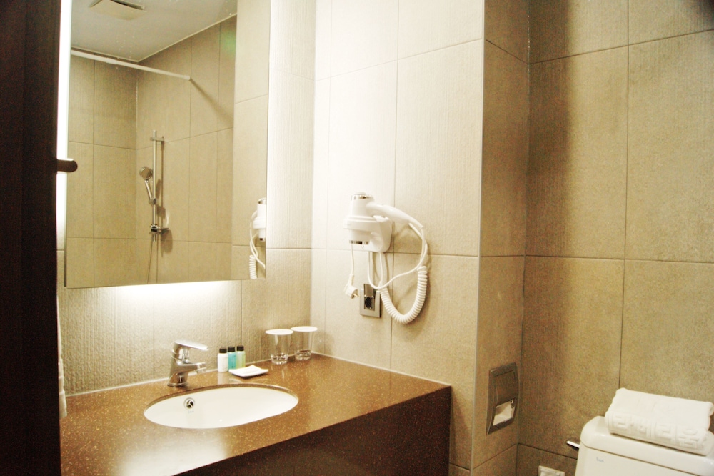 Riviera Incheon Airport Hotel 12/26