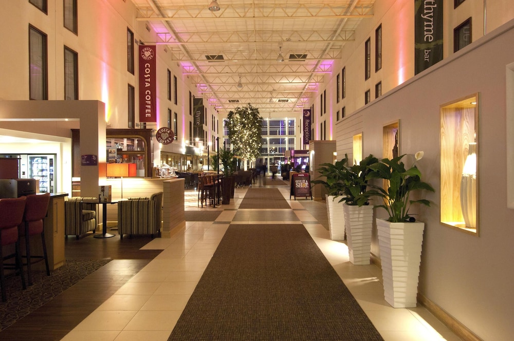Premier Inn London Heathrow Airport T2 And T3 Bath Road 35/58
