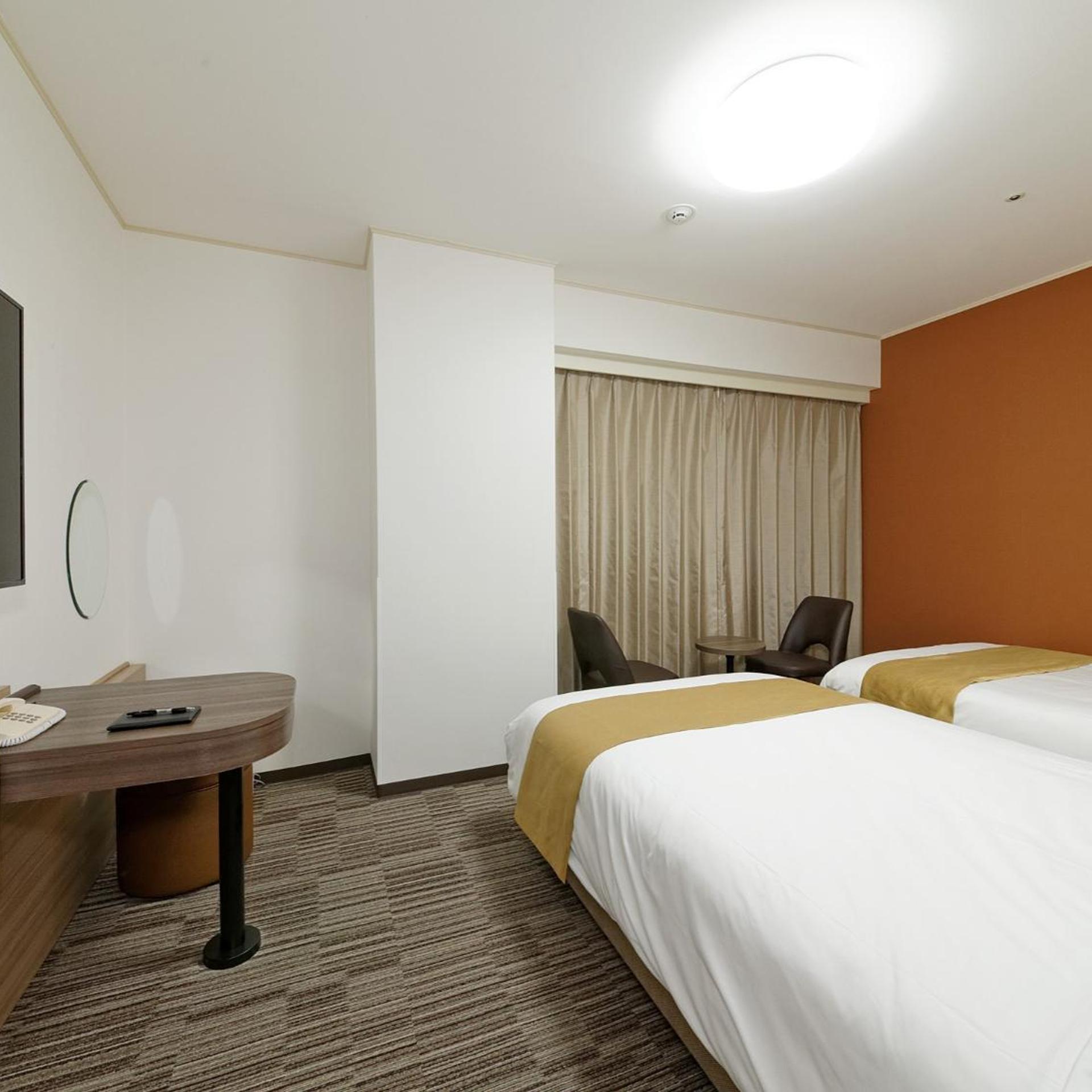 Moderate, Twin Beds