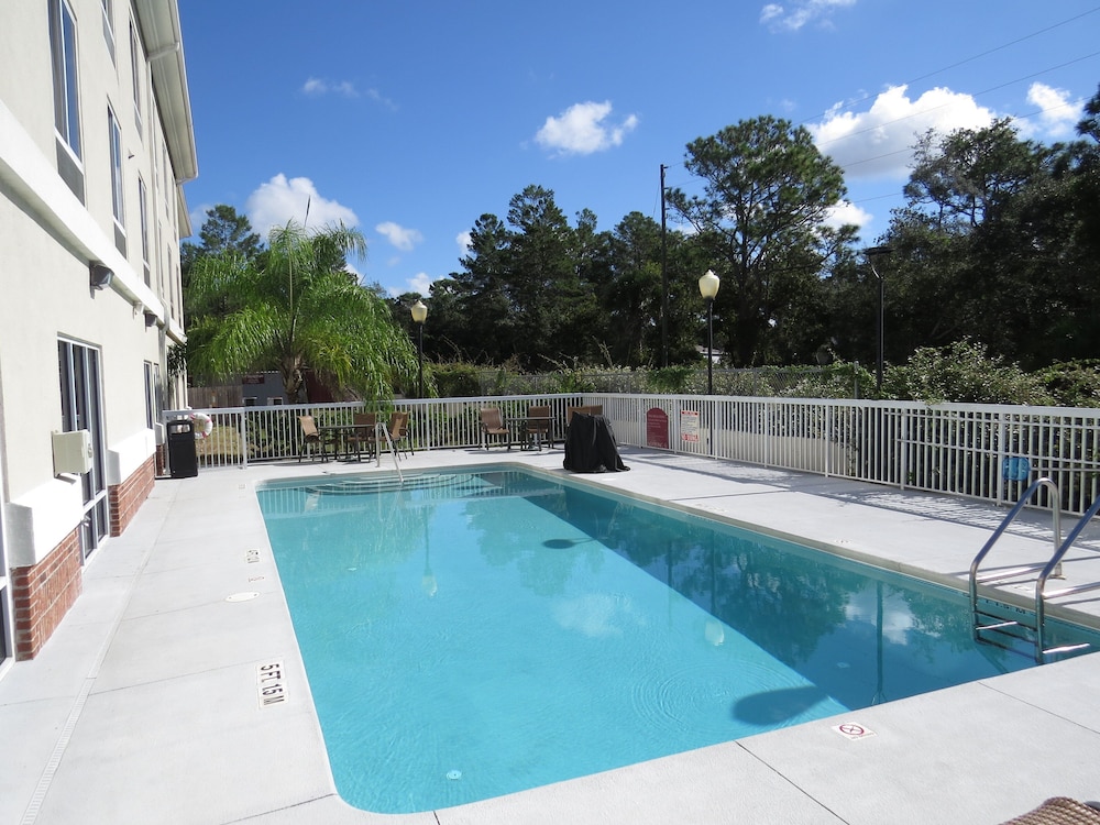 Holiday Inn Express Hotel & Suites Spring Hill 34/69