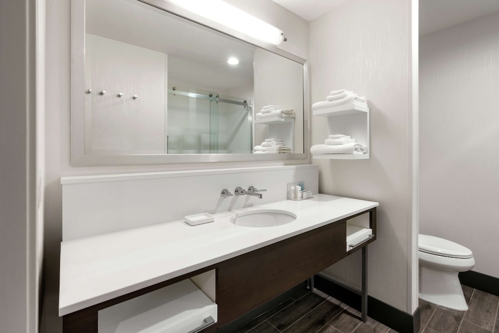 Hampton Inn & Suites Spokane Downtown-South 9/56
