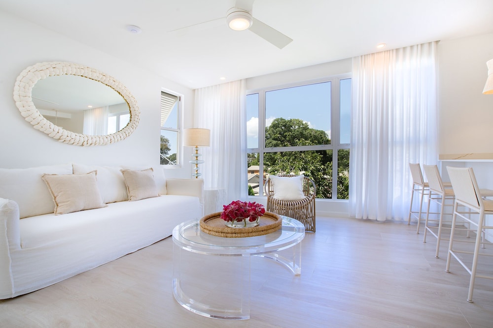 Palm Grove Villas and Hotel 21/27