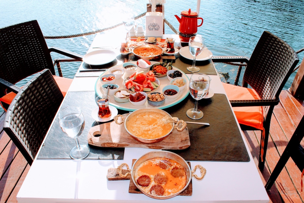 Lotus Restaurant & Home 33/50