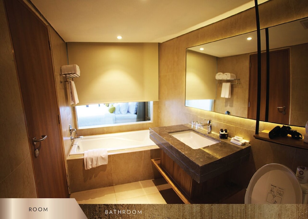 Louis Kienne Resort Senggigi 66/68