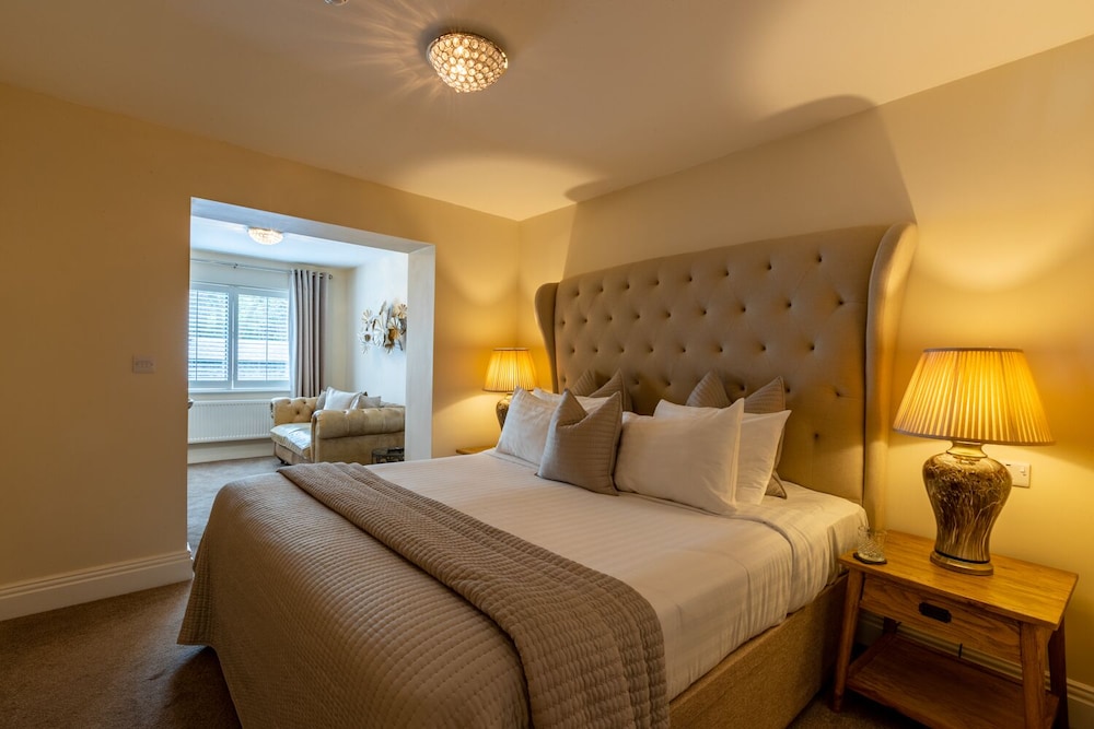 Room, King Bed, Ground Floor