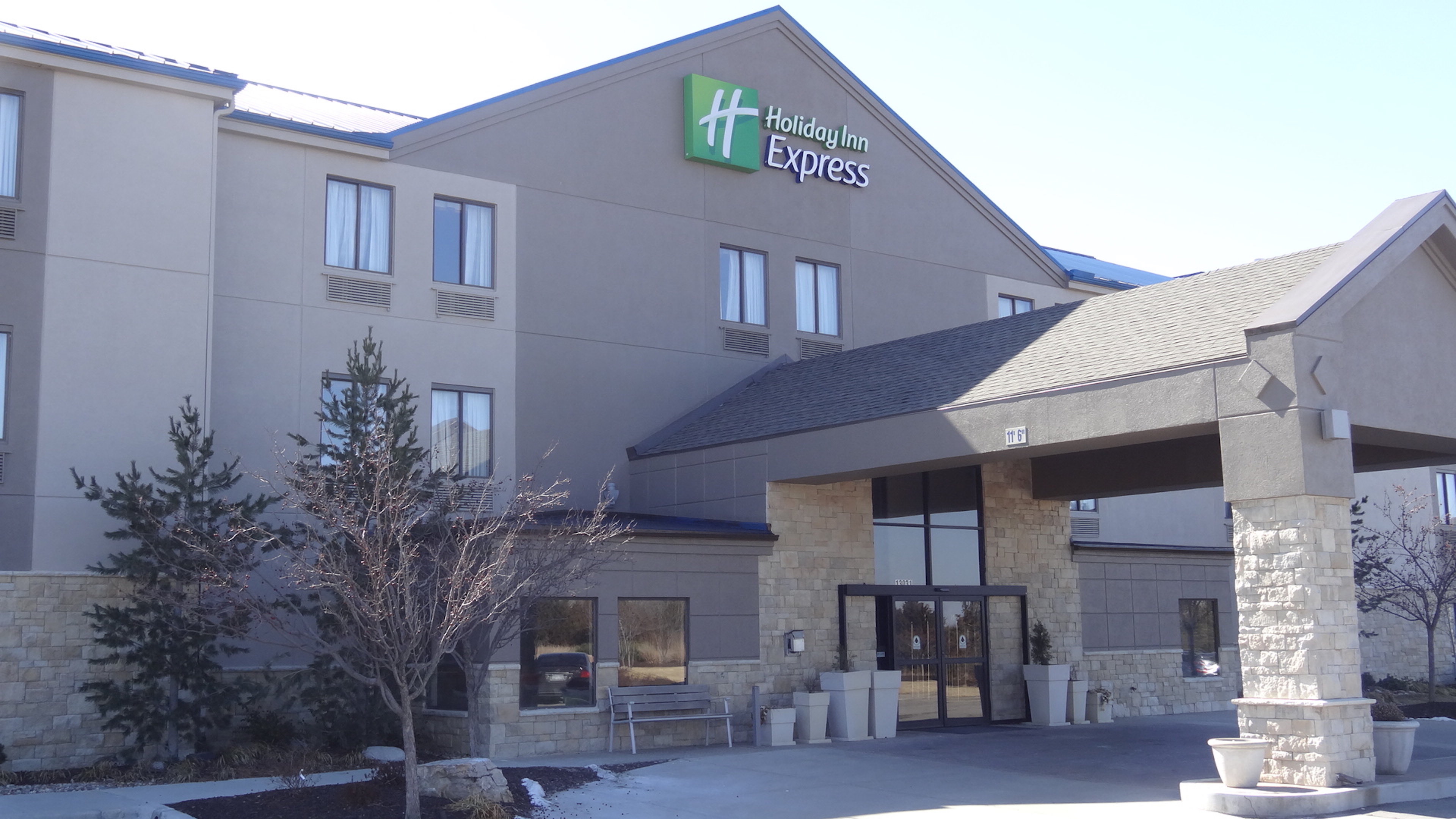 Holiday Inn Express Kansas City - Bonner Springs an IHG Hotel 2/41