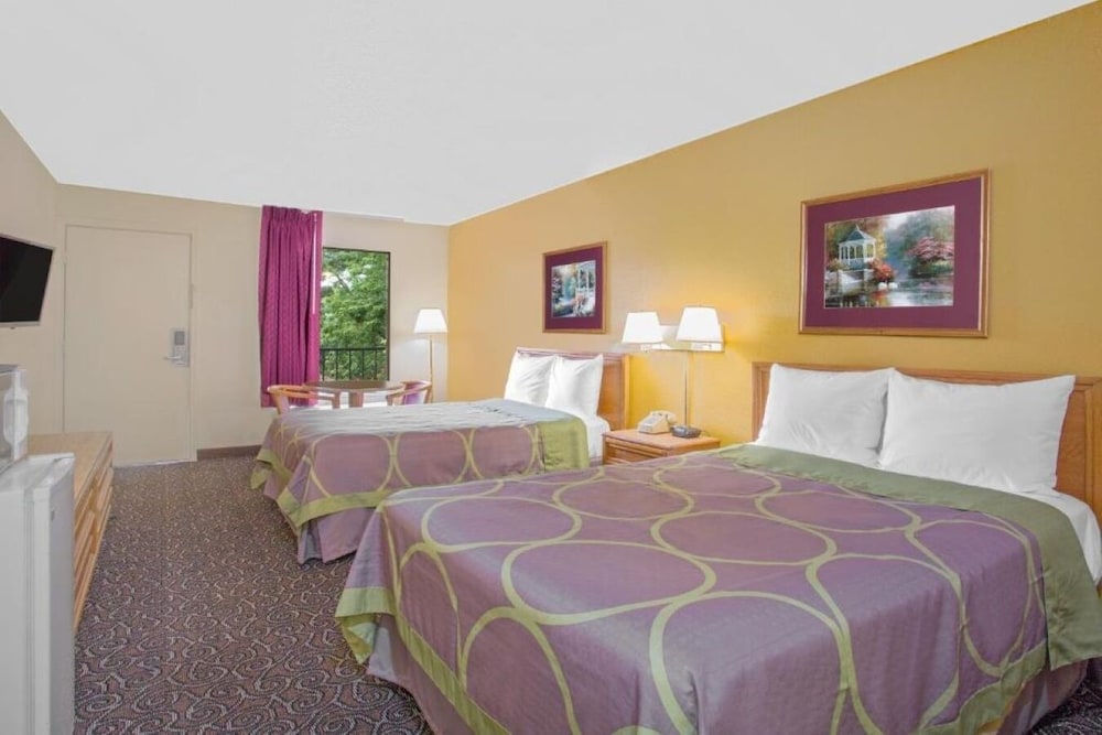 Red Roof Inn Williamsburg North 12/31
