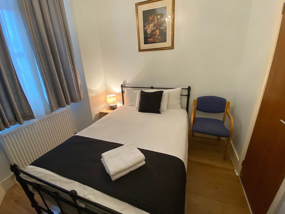 Lancaster Court Hotel 33/57