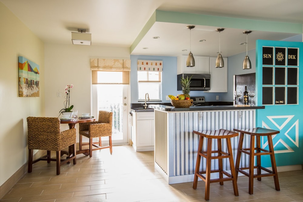 Sun Dek Beach House 40/56