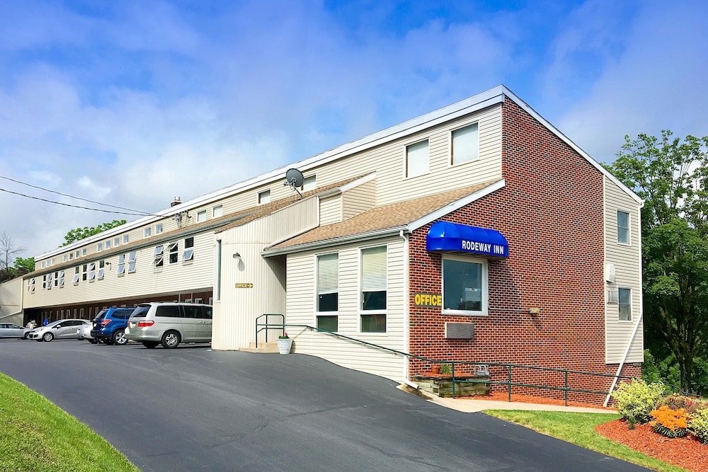 Rodeway Inn State College 37/40