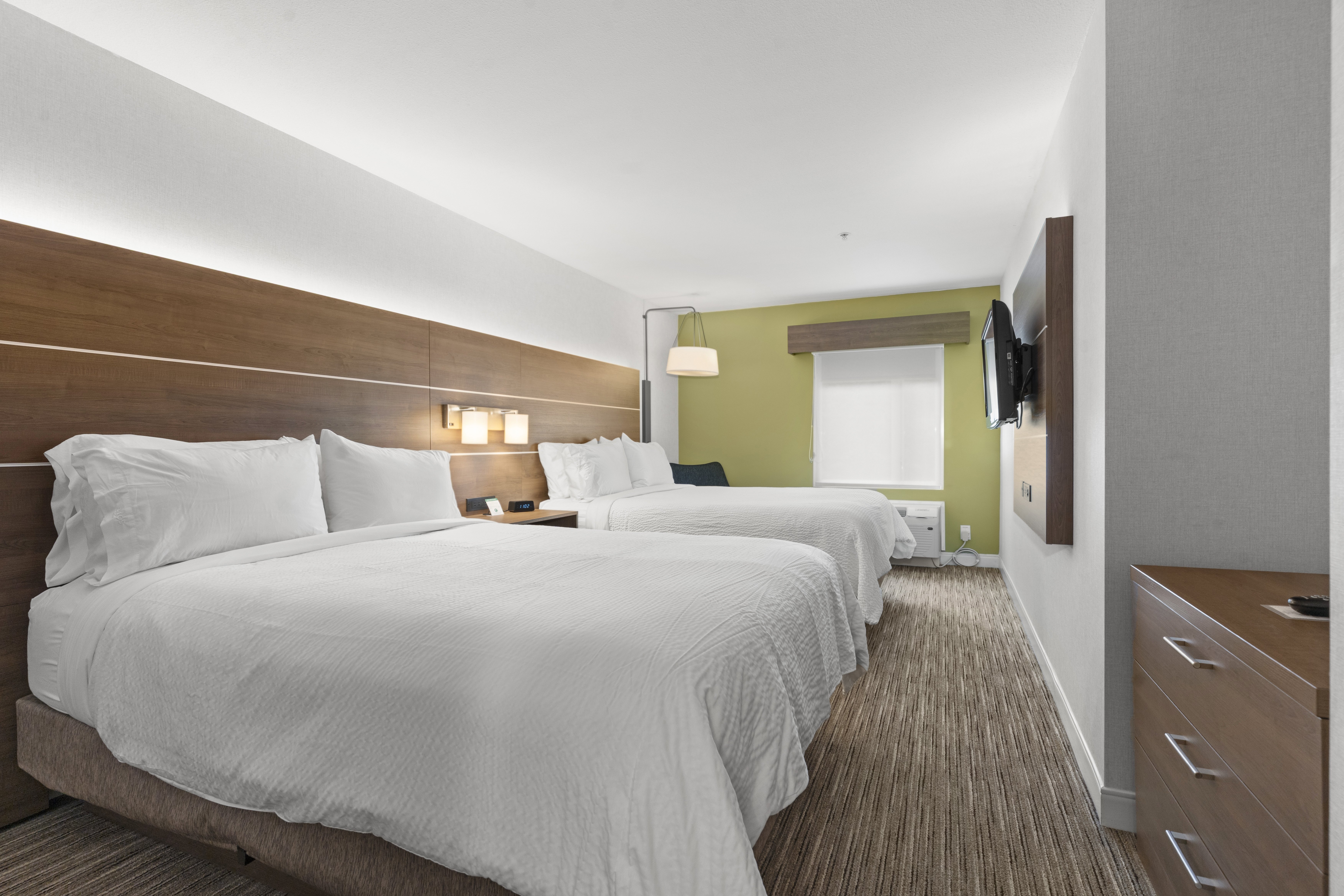 Holiday Inn Express Suites Surrey 14/50
