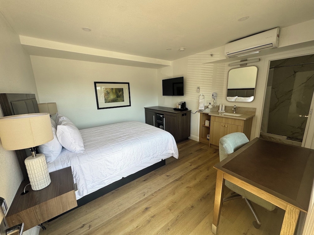 Lamplighter Inn Suites 28/46