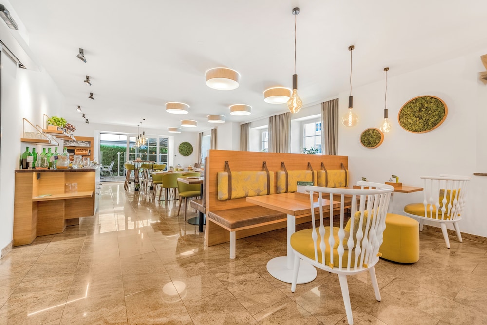 Villa Ceconi By Das Grune Hotel Zur Post - 100 Bio 67/82