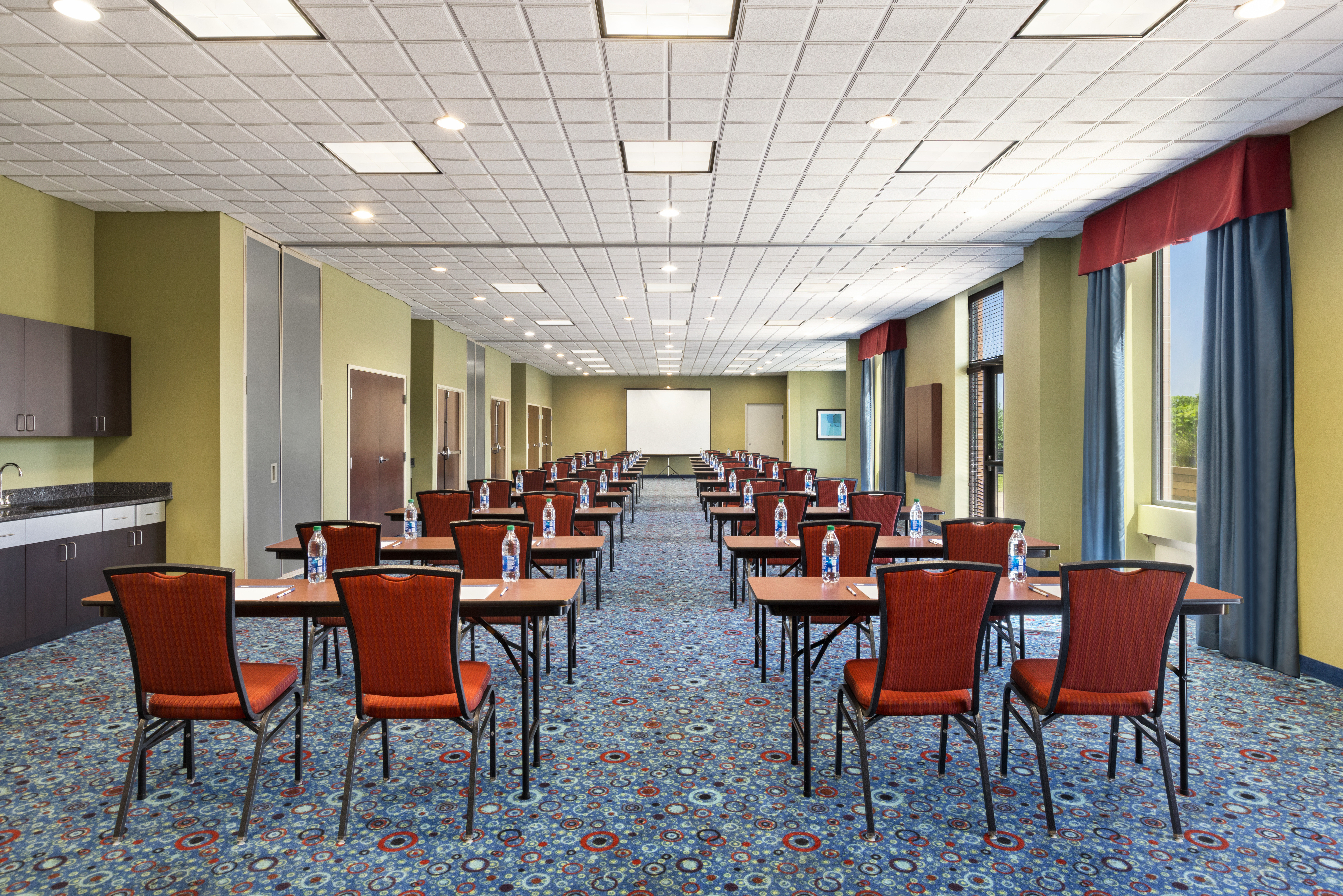 Holiday Inn Express Suites Akron Regional Airport Area 41/43