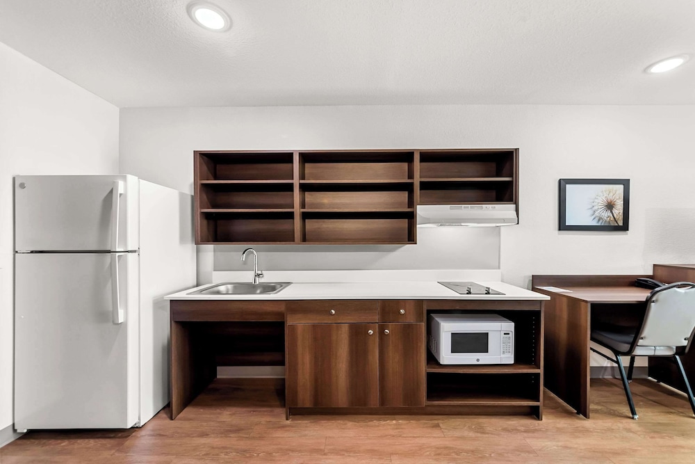 WoodSpring Suites Hudson Port Richey 25/33