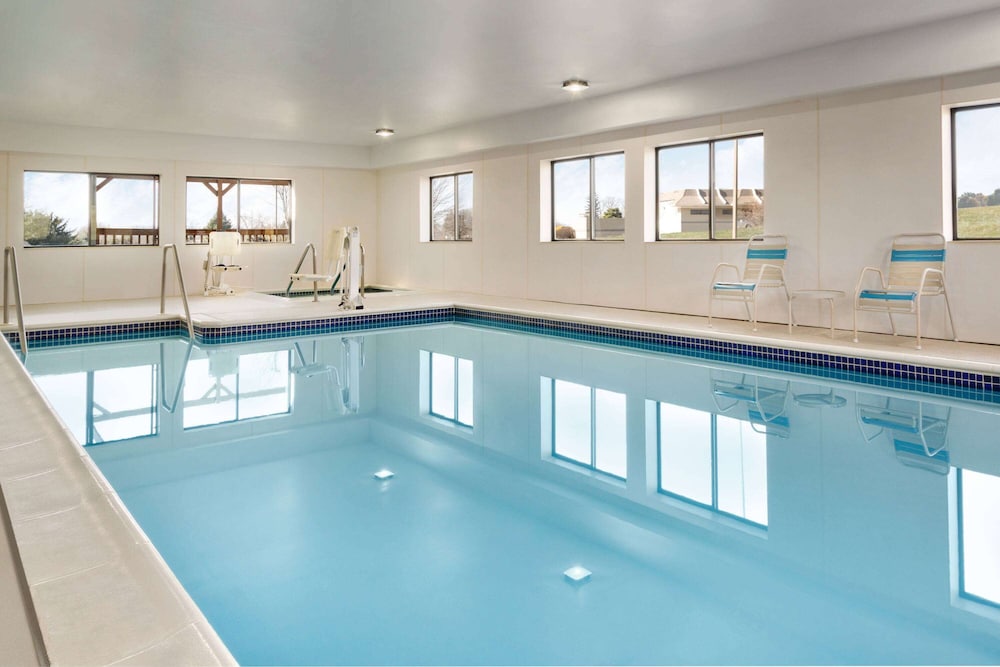 Super 8 By Wyndham Chambersburg I-81 27/43