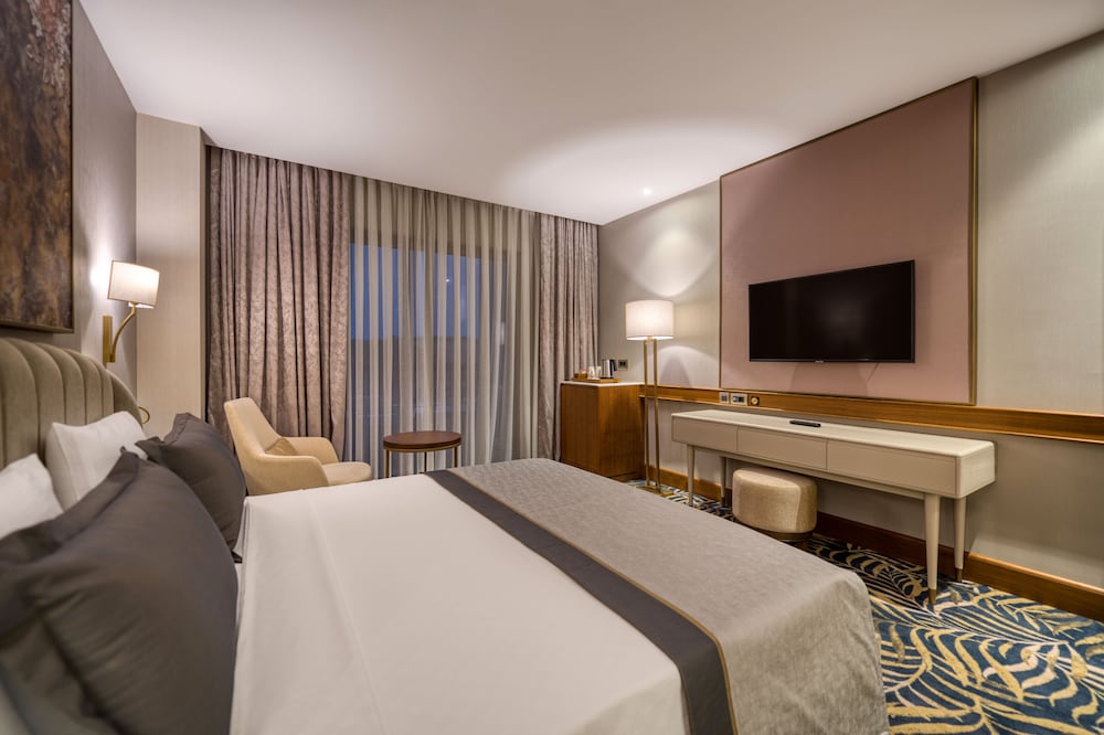 غرفة عائلية بسريرين منفصلين وسرير كينج بإطلالة على الجبل، BN Hotel Thermal & SPA Mersin 3/9