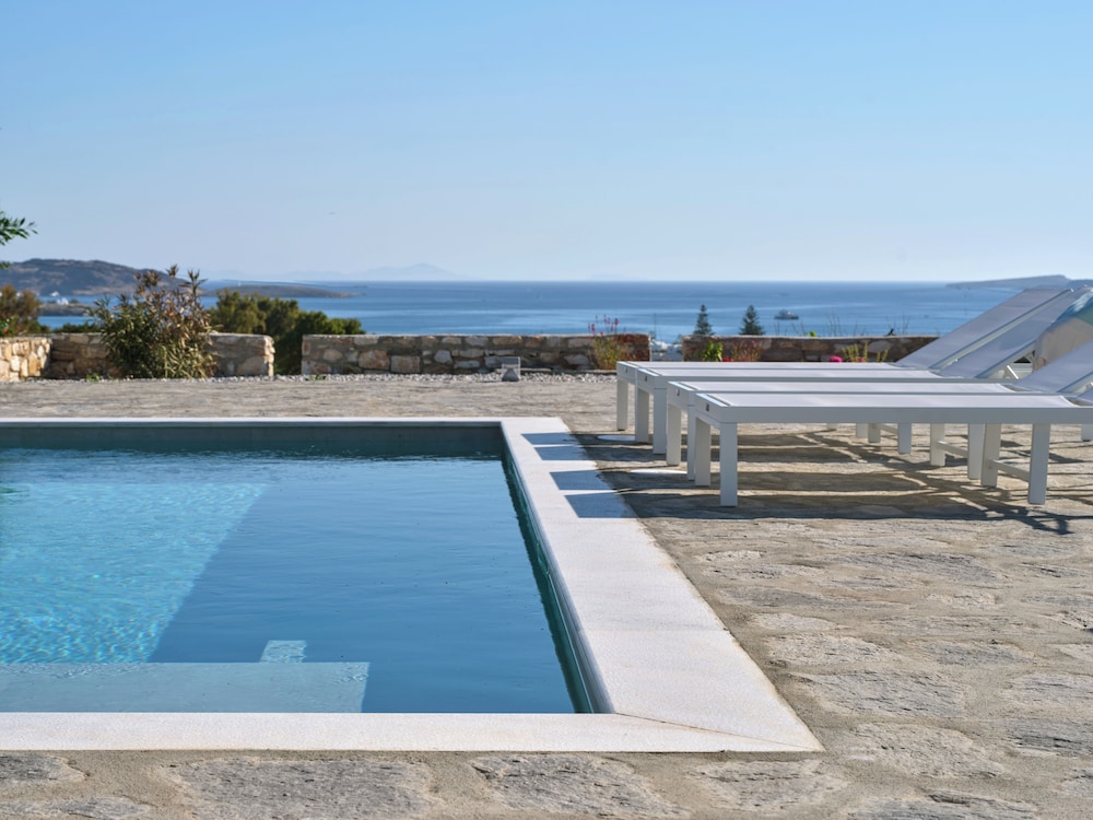 BLUE MARE VILLAS 24/48