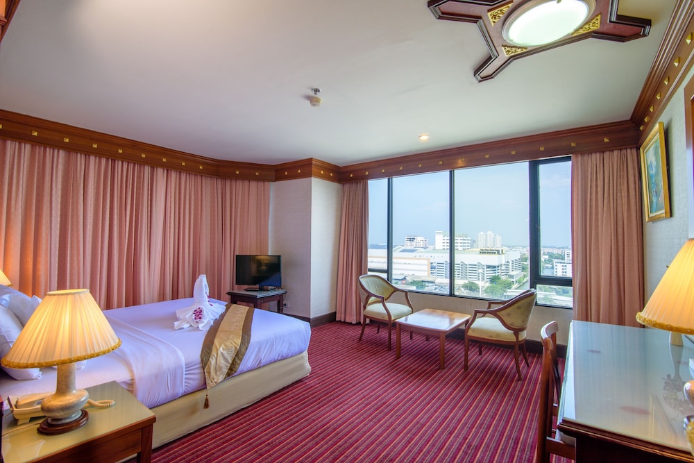 Alexander Hotel 13/50